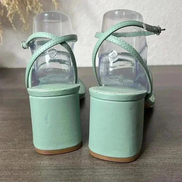 Marc Fisher Block Heeled Ankle Strapped Sandals Size 10M - Picture 4 of 11